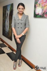 Nikitha Narayan at Solo Art Show to Support Pratyusha Foundation